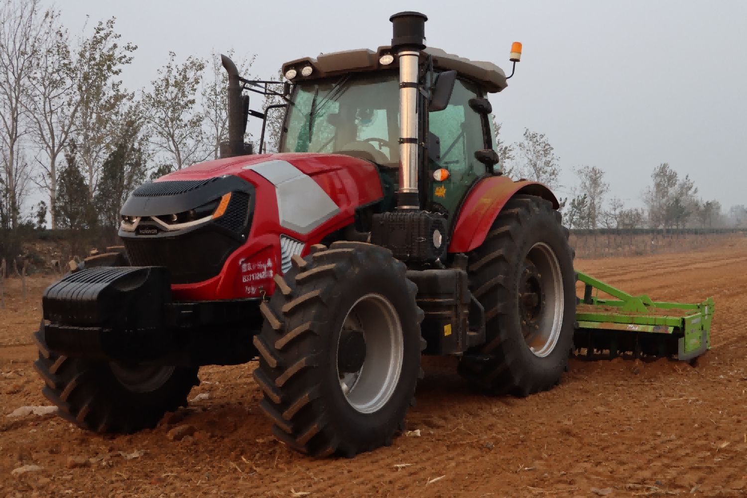 Hogyan válasszuk ki a megfelelő mezőgazdasági szerszámokat egy traktorhoz