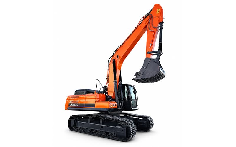 Az Ultimate Hard-Rock Crusher a bányákhoz! A DX370PC-9 35,6 tonnás kotrógép tökéletes megoldás mindenféle „halott ásási” problémára.